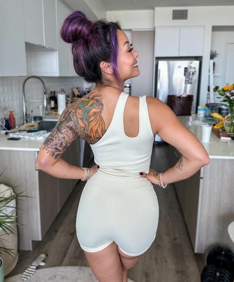 Cynthia Leu model top gallery