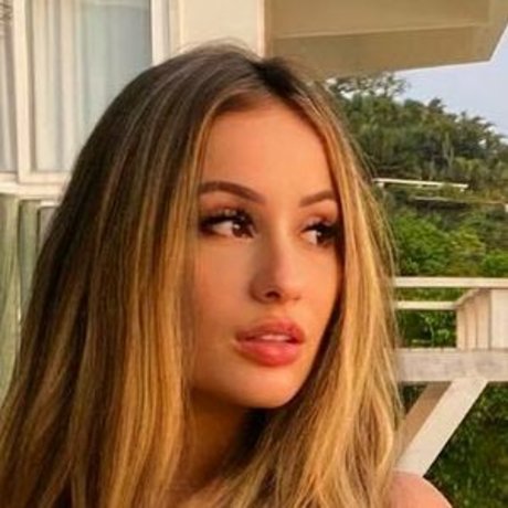 Amanda Beatriz beautiful actress pic