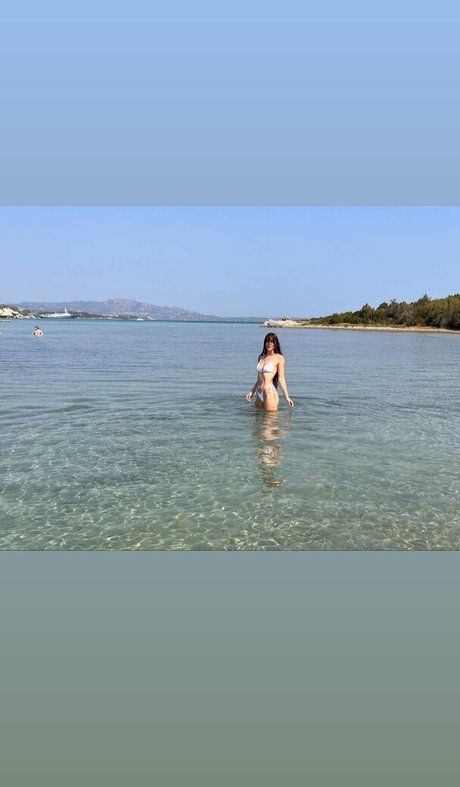 Scout LaRue Willis model pretty galleries