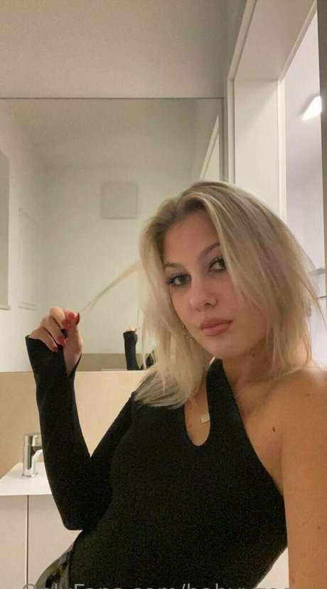 babyyzoeyy hot star images