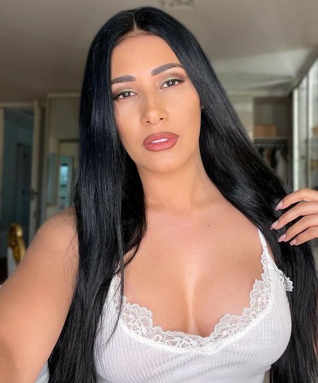 Simone E Simaria sexy actress picture