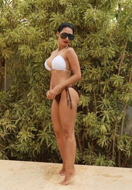 Simone E Simaria naked model img