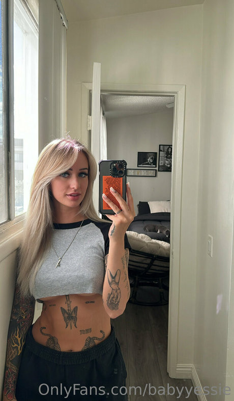 babyyessie pornographic model img