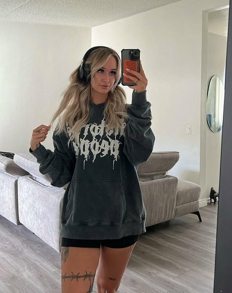 babyyessie star hot pics