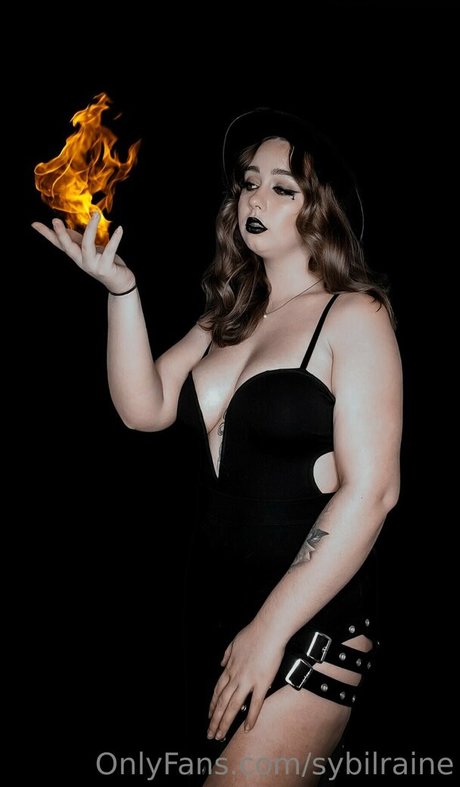 waverlyluxe naked actress pic