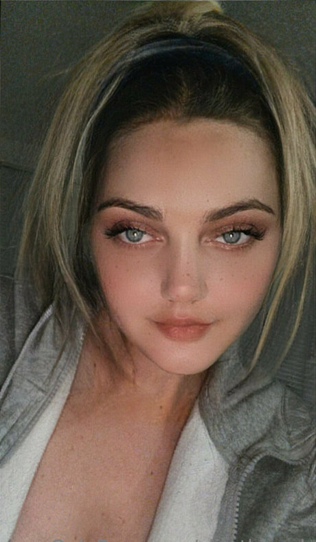 slimthicash beautiful pornstar picture