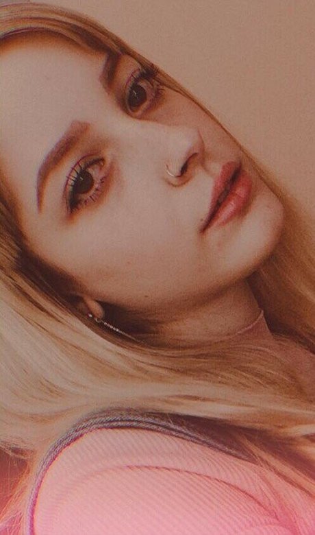 Agnese Innocente model free photos