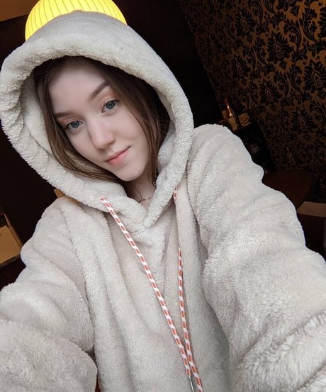 Jade Love erotic model gallery