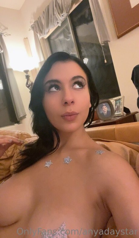 anyadaystar model sexy pictures