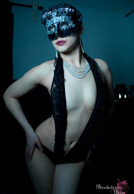 brookelynnebriarfree erotic model image