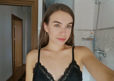 heychellyhey hd model photo