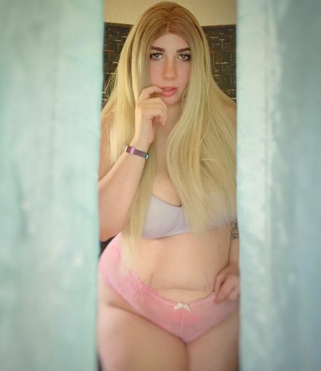 freearianox model erotic archive