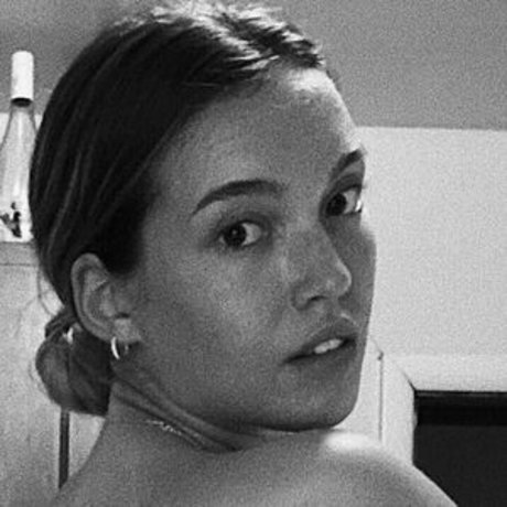 Abbygiirl naked model pic