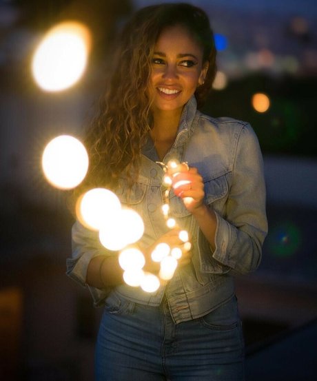 Vanessa Morgan art star photo