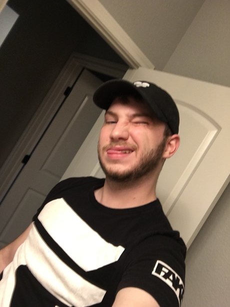 Alex Home star nudes images