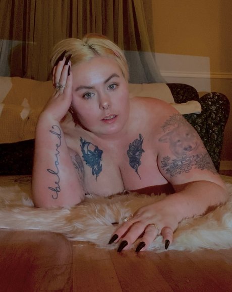 aria rey exclusive actress picture