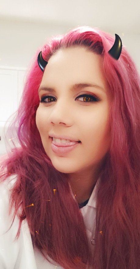 notGirlee702 model high quality image