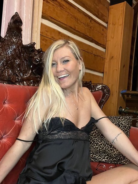 No Good Blonde nice model archive