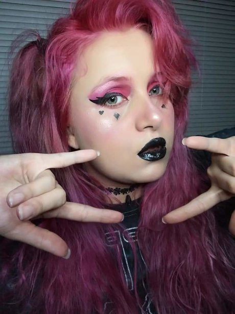 Alekto nude model pic