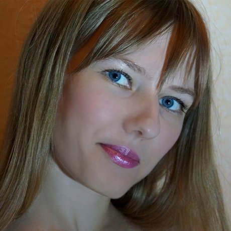 Angela LIVE sexy actress pictures