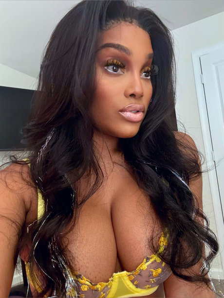 Nyabella profile pic