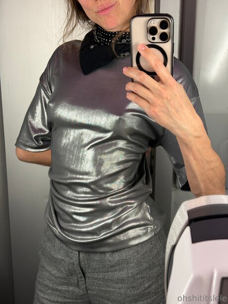 Lele O erotic model photo