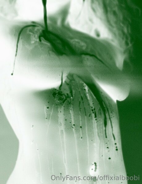 Big Wavy high quality actress photo