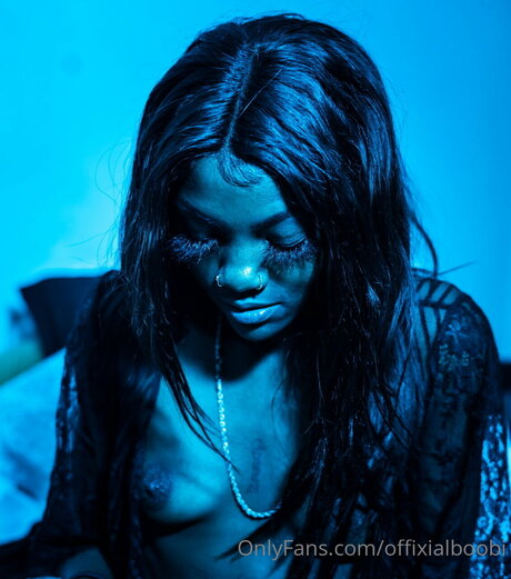 Big Wavy model perfect pics