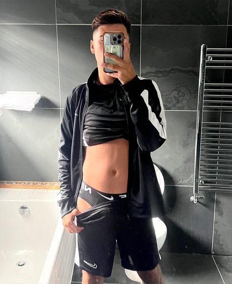 FindomKai pornstar adult pictures