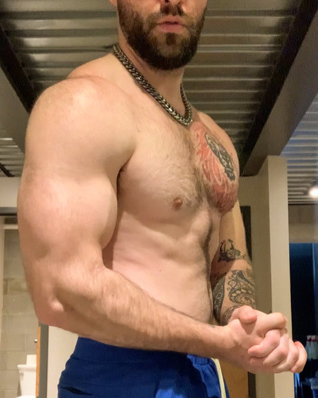 Keenan xxx model pic