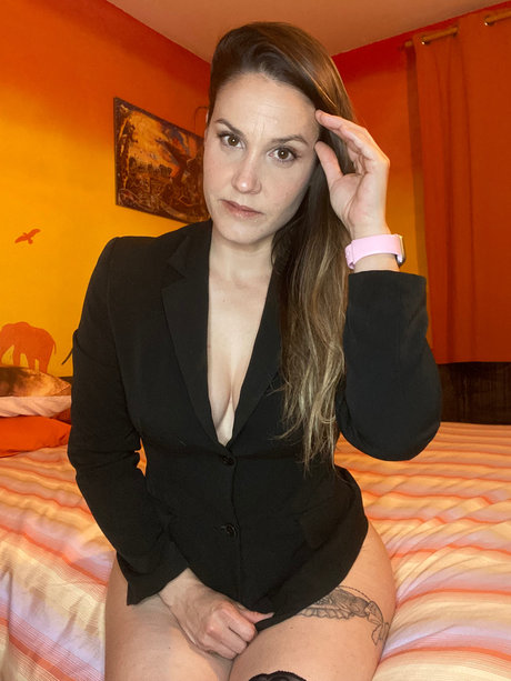 _AlexaBond_ nude model images