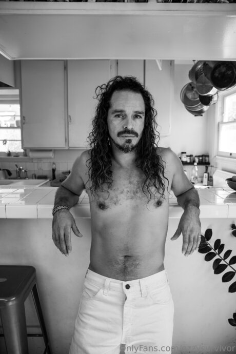 Ozzy Lusth model free picture