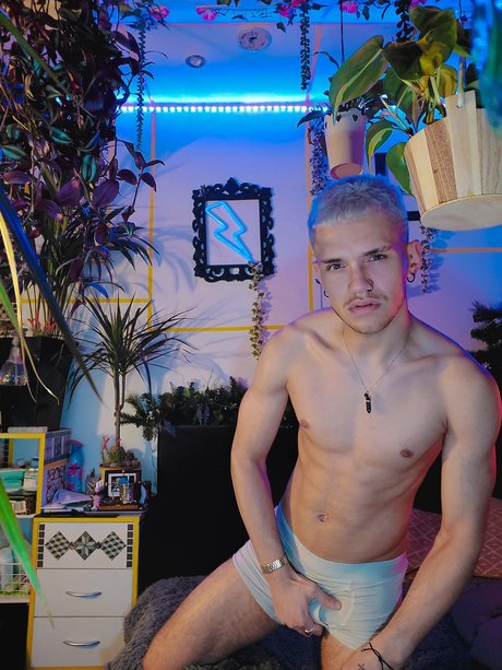 Onyx Lorenzo model img