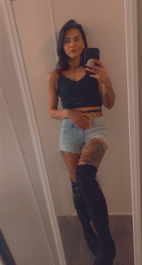 Amanda Hudson model hot image