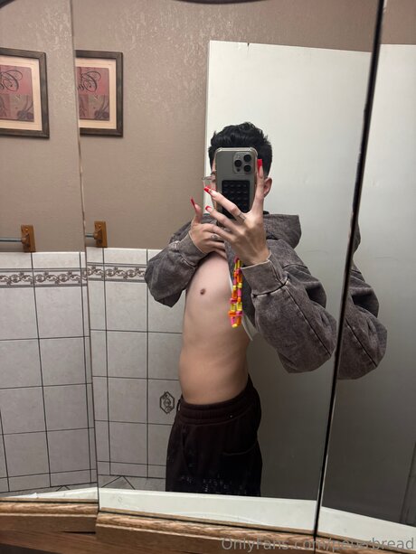 Peter Bread star xxx pic