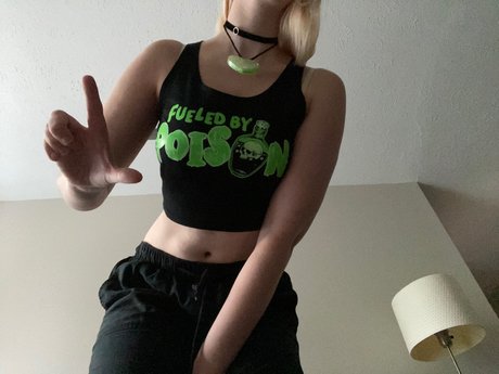 Peachy Penny model free pics