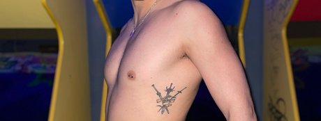 PinkieMike Free nude star photo