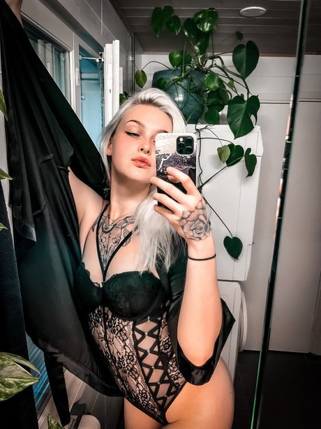 petitejenss porn star image