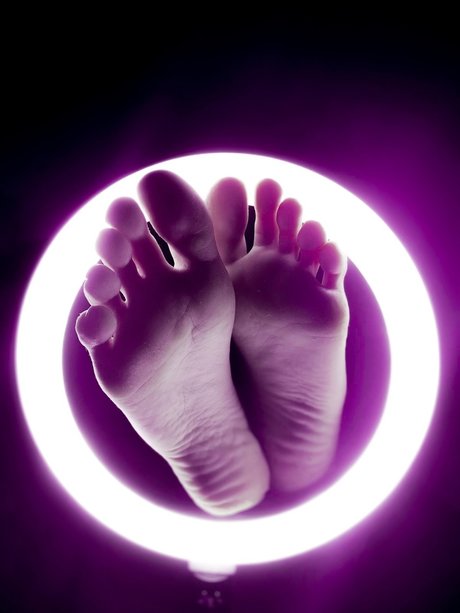 prettyfeets model sex photo