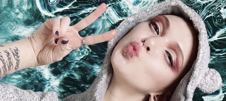 Daniela Ray thumbnail