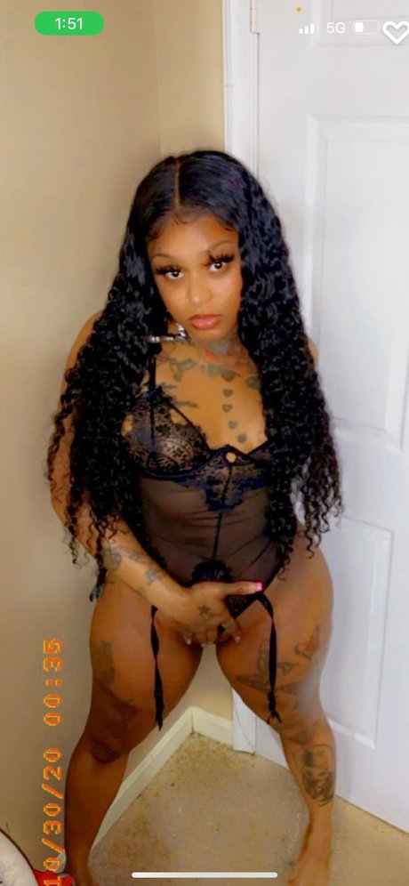 Poca adult model picture