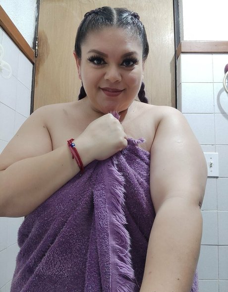 hotjuicycurvy best model photo