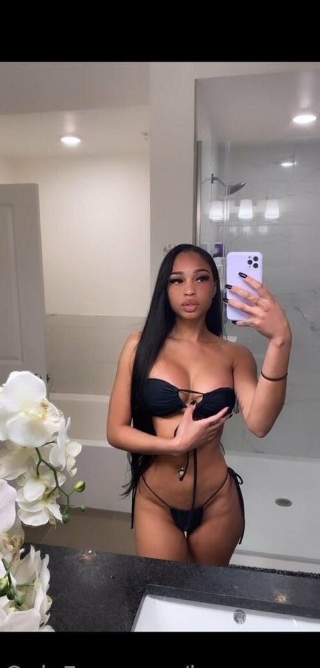 bremaeee hd pornstar image