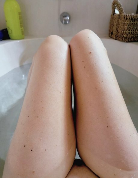 americanhousewife model hd picture