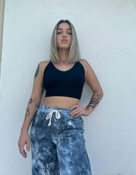 liv p model adult gallery