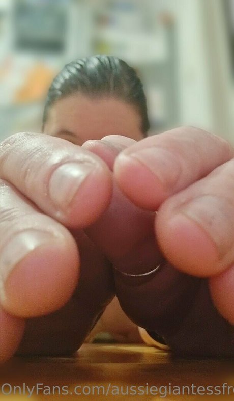 aussiegiantessfree model free img