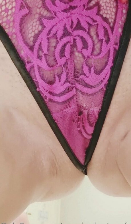 aussiegiantessfree model hot picture