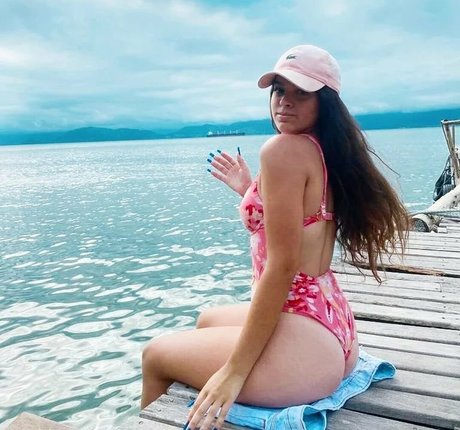 Izabelly Linhares hot model pictures