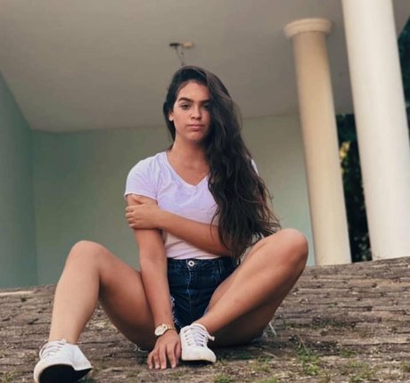 Izabelly Linhares star sexy galleries