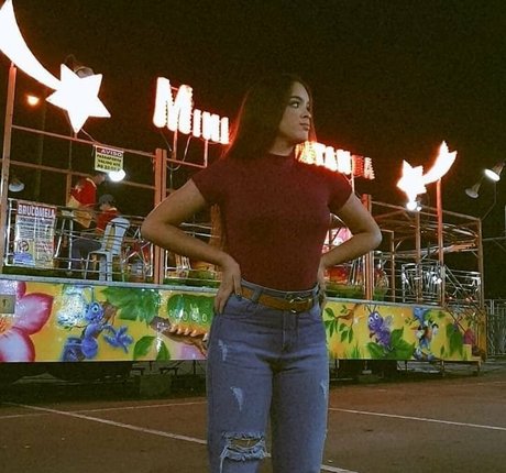 Izabelly Linhares hot model image